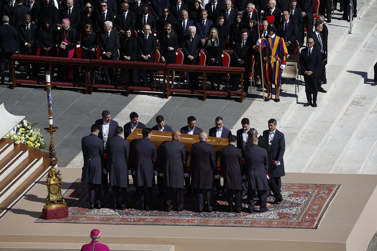 El Papa llega a su funeral