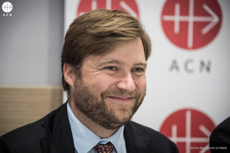 El secretario general de ACN recuerda el compromiso del Papa Francisco con los cristianos perseguidos: “Nos ha acompañado como un padre”