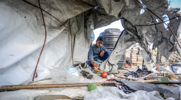 Gaza sigue bombardeada por Israel, la voz del párroco católico