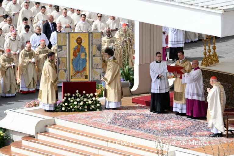 El Papa: Cristo resucitado, abre nuestra vida a la esperanza