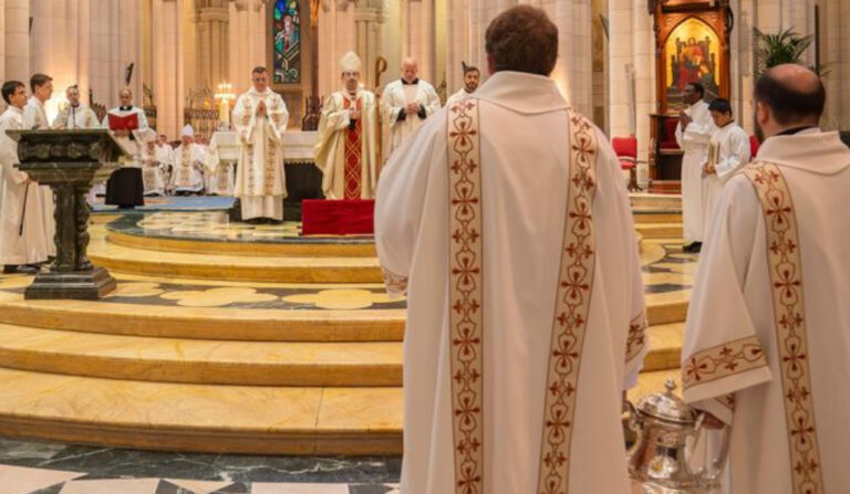 Cobo en la Misa Crismal: «Hemos sido ungidos para hacer sentir a todos la ternura de Dios»