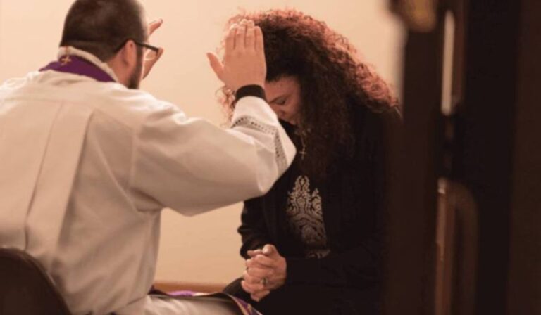 Obispos de Colombia piden a sacerdotes mayor entrega al confesionario en Semana Santa