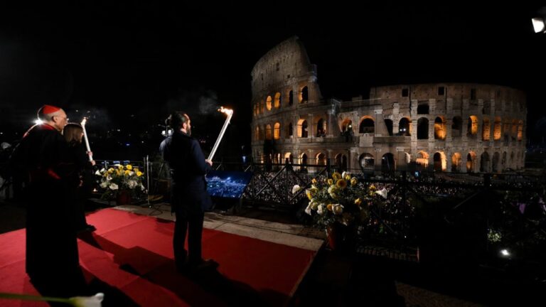 Vía Crucis en el Coliseo: condena de “la cantera del infierno”