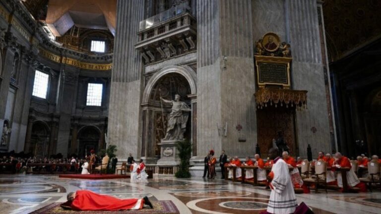 Así ha sido la celebración del Viernes Santo en el Vaticano