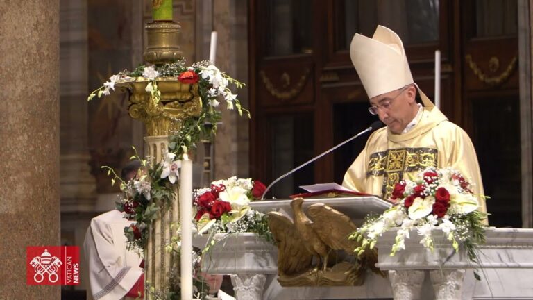 Reina: Nuestro obispo nos fue dado como signo luminoso del Evangelio