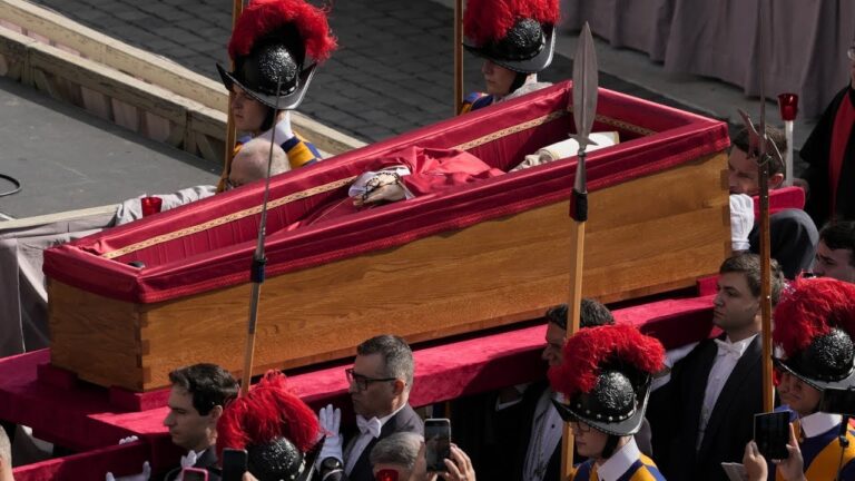¿Cómo se cierra el ataúd del papa? ¿Cambios en el funeral? ¿Procesión a la otra basílica?