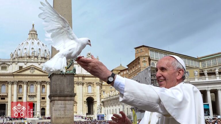 Esa sonrisa llena de piedad y esperanza