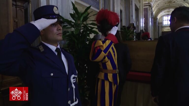 Rito de la inhumación del féretro del Romano Pontífice