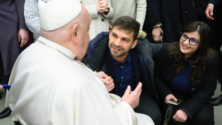 Una doctora albanesa encuentra la fe y será bautizada en la Vigilia Pascual