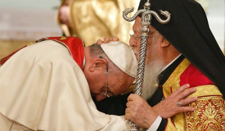 El Obispo de Roma y los líderes ortodoxos: una foto de Bartolomé y un «no me pongáis contra Cirilo»