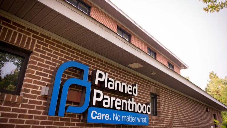 Planned Parenthood, la ‘sin ánimo de lucro’ con honorarios millonarios