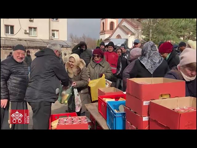 Krajewski en Ucrania: “Muchos pobres en fila desde las cinco de la mañana para recibir pan”