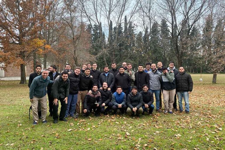 Reflexión sobre la crisis vocacional y los planteos de Monseñor Aguer