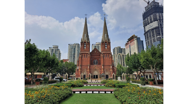 Gobierno comunista chino aprovecha muerte del Papa e impone unilateralmente nuevos obispos