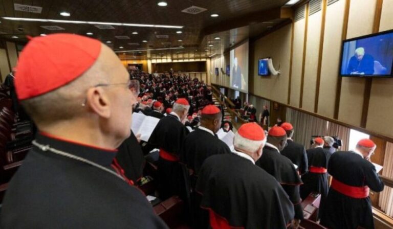 El Colegio Cardenalicio llama a la oración universal ante la proximidad de la elección del Nuevo Pontífice