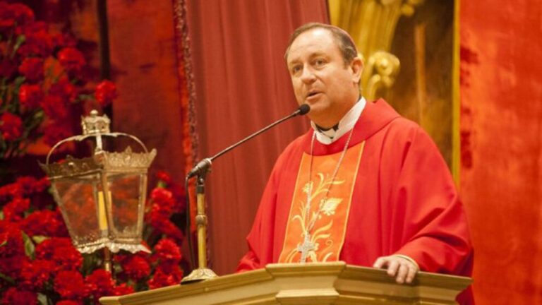 Zanchetta reaparece en Argentina y podría acceder a la libertad condicional: silencio y desamparo de la Iglesia para las víctimas