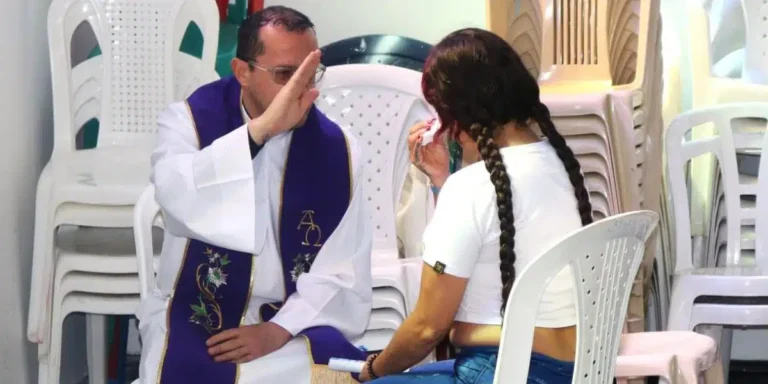 Cuando el mundo exige traicionar a Dios: la confesión en la mira del poder
