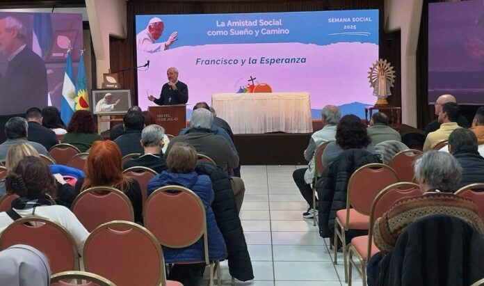 Exposición durante la Semana Social 2025